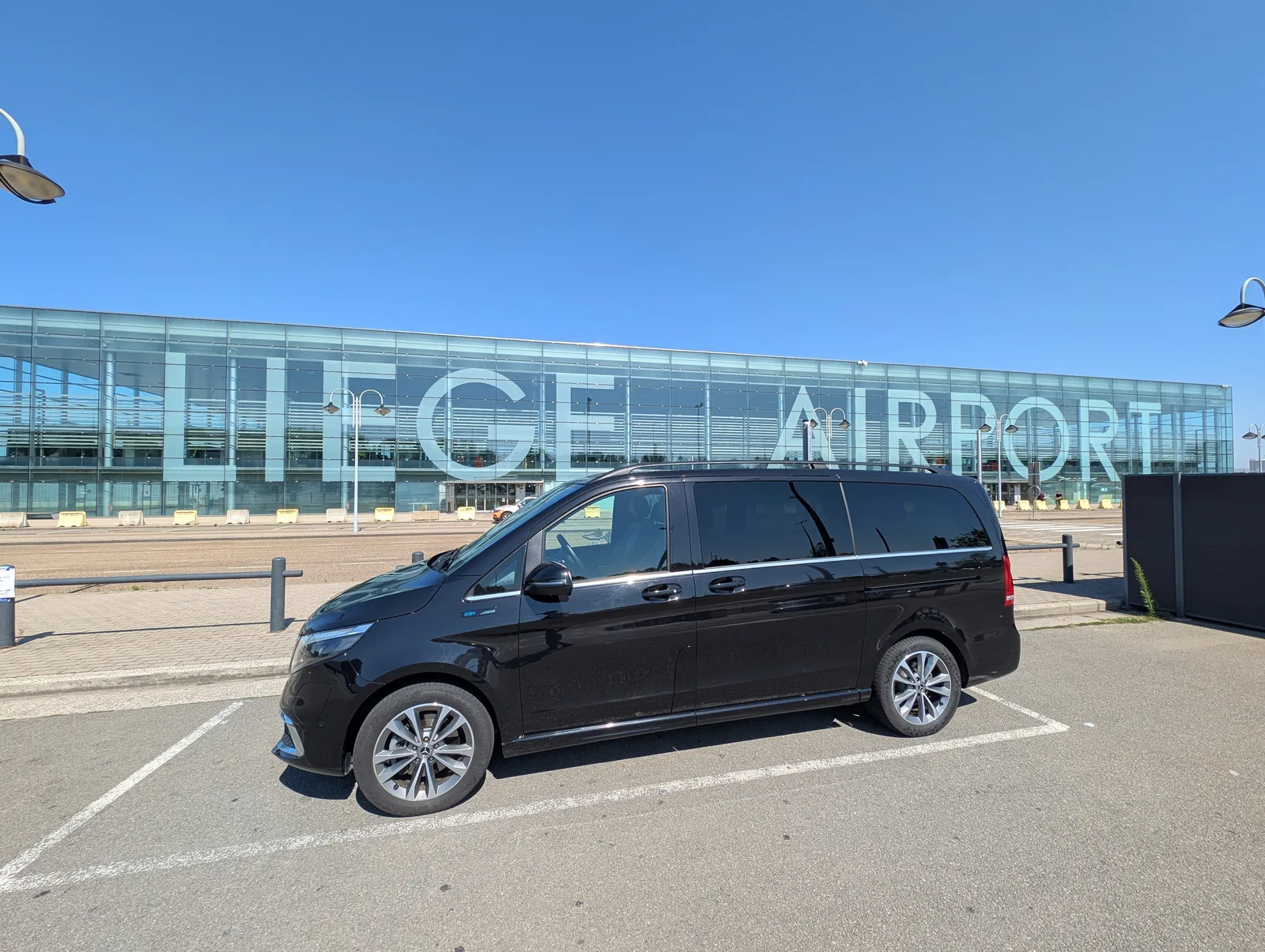 Minibus à l'aéroport de Liège